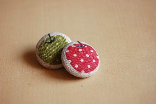 apple cloth covered button