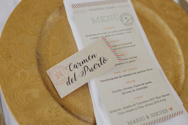 Meseros y marcasitios personalizados para bodas